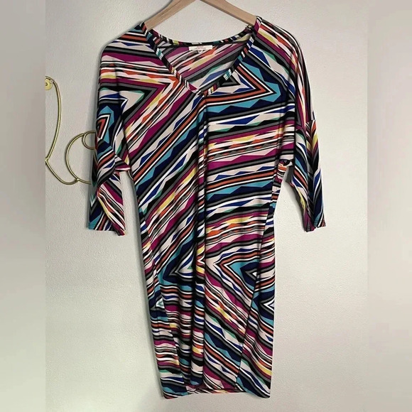 Trina Turk Dresses & Skirts - Trina Turk Multi Colored VNeck 3/4 Sleeved Knee Length Midi Dress | Small